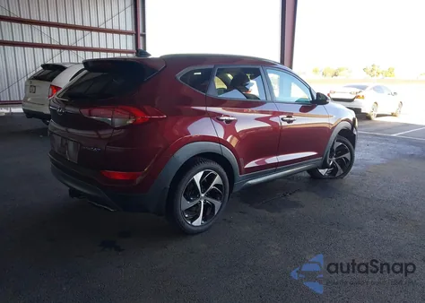 2016 Hyundai Tucson Limited z USA, uszkodzony, nr VIN KM8J33A25GU093481